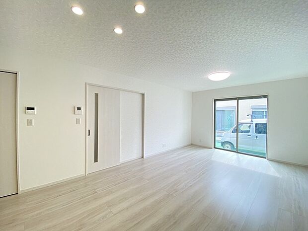 ご家族みんながゆったりくつろげる広々リビング。 