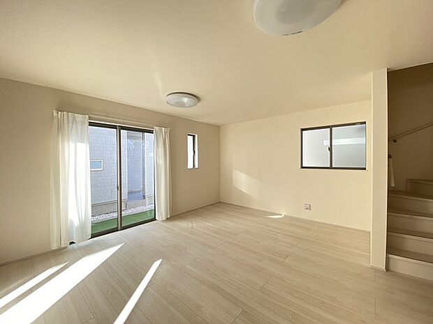 リビングに自然と人が集まるリビングイン階段採用プラン。