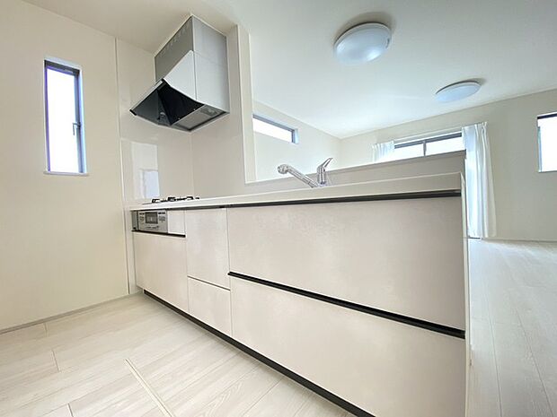 料理をしながらでもご家族との会話を楽しめる対面キッチン。