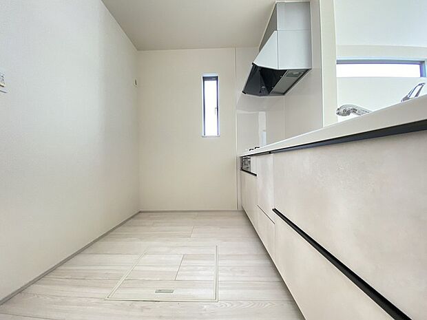 ご家族を近くに感じられる対面キッチン。