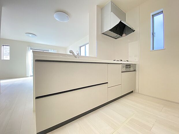 料理をしながらでもご家族との会話を楽しめる対面キッチン。