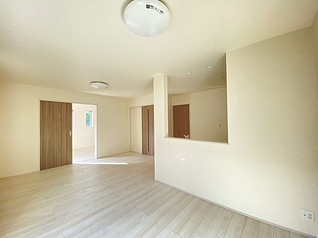 ご家族みんながゆったりくつろげる広々リビング。