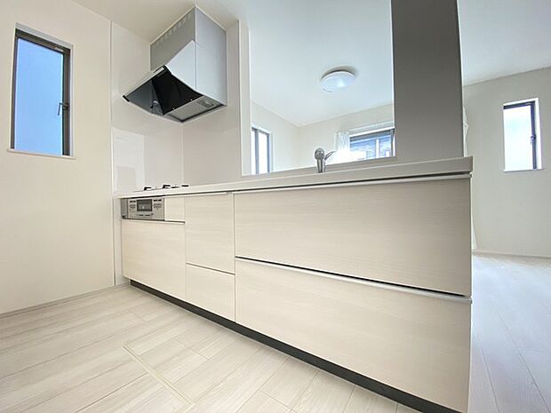 対面キッチンがご家族の温かい時間を演出。