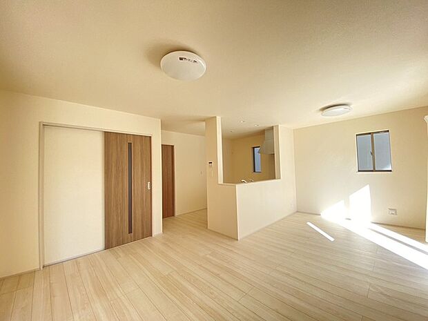 開放感と採光にこだわった広々LDK。