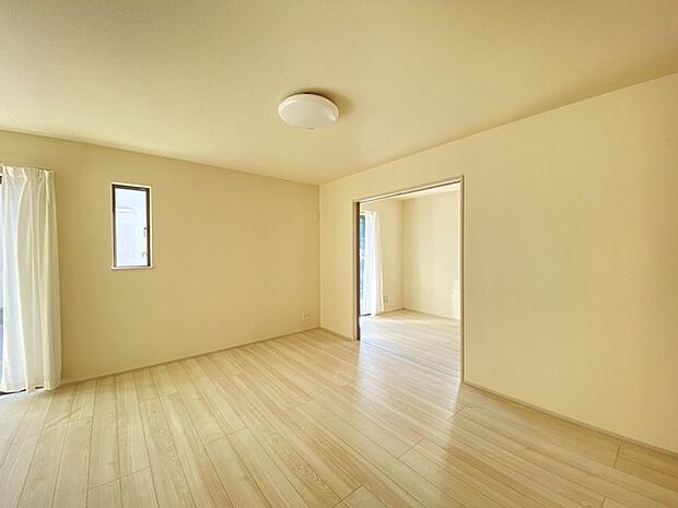 家族が自然に集りそうなLDK。