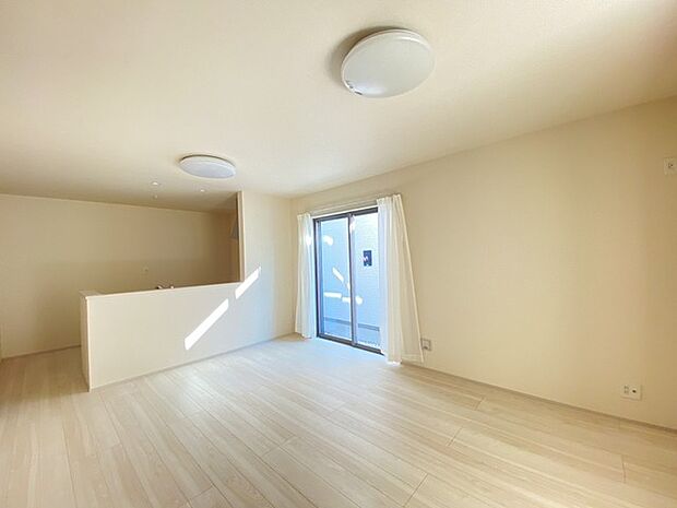 開放感と採光にこだわった広々LDK。