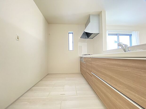 カウンターからはリビングが広く見渡せ、ご家族とのコミュニケーションも弾みます。