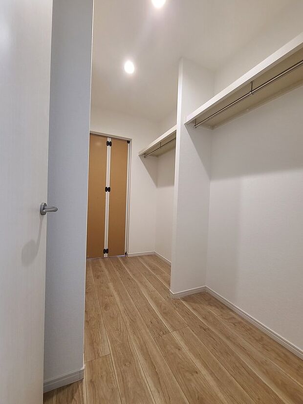 ウォークインクローゼット 