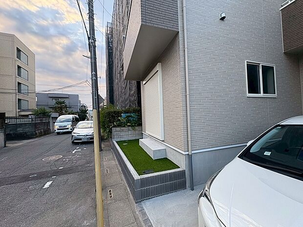 前面道路含む外観