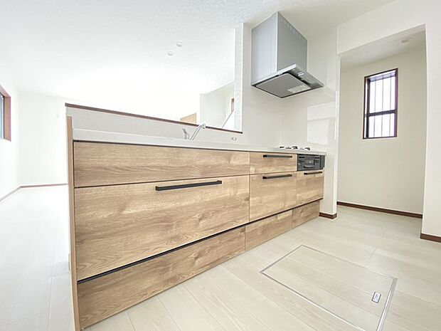 ご家族を近くに感じられる対面キッチン。