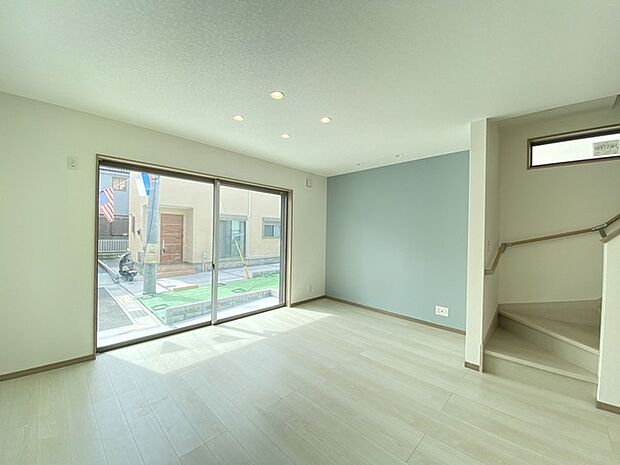 ご家族みんながゆったりくつろげる広々リビング。