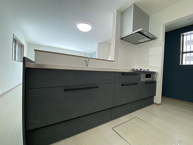 料理をしながらでもご家族との会話を楽しめる対面キッチン。