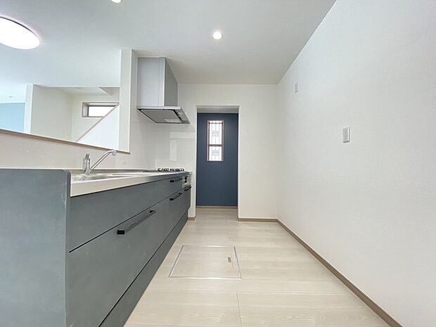 お子様と並んで料理をしても余裕のゆとりのキッチン