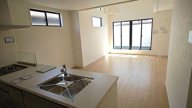 ご家族みんながゆったりくつろげる広々リビング。