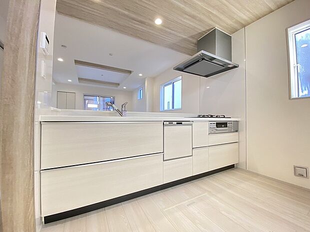 料理をしながらでもご家族との会話を楽しめる対面キッチン。 