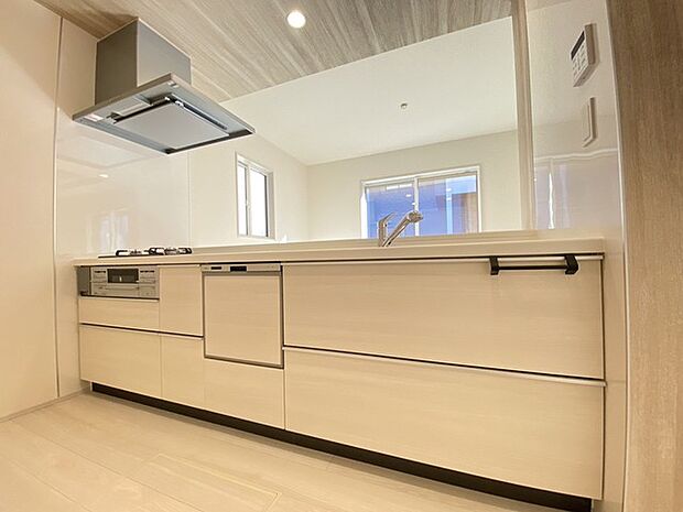 料理をしながらでもご家族との会話を楽しめる対面キッチン。 