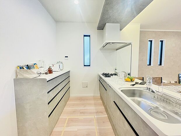 料理をしながらでもご家族との会話を楽しめる対面キッチン。