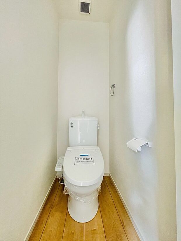 清潔感あふれる空間に、温もりを感じる床材の設え。