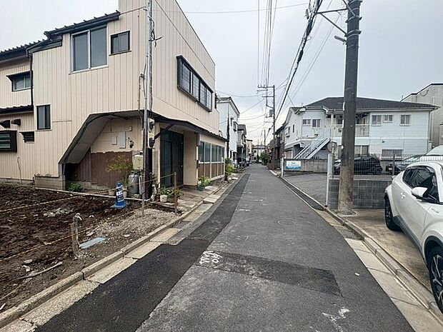 前面道路含む外観