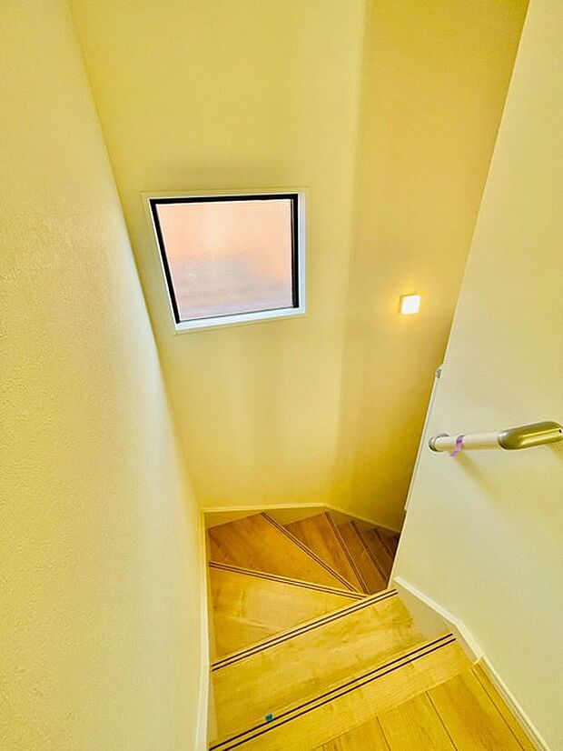 温かな空間が、穏やかな日常を優しく包み込みます。