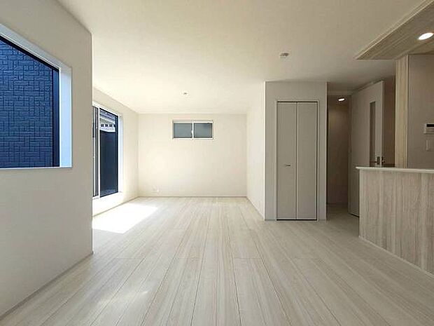 日当たりのいい2階リビングはプライベート性も高く、落ち着いて過ごせます 