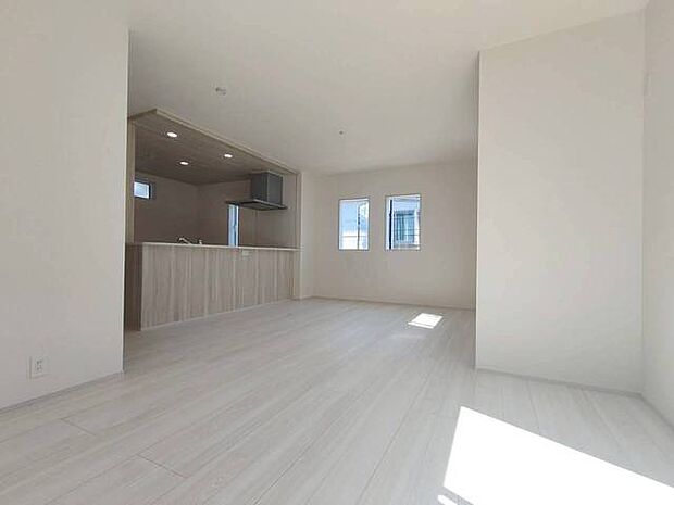 開放感と採光にこだわった広々ＬＤＫ。 