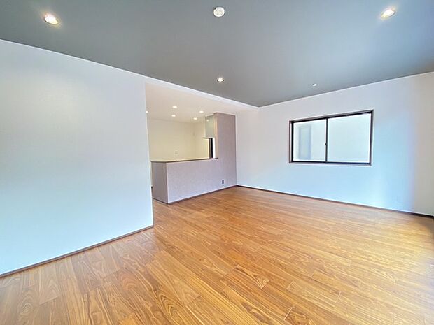 ご家族みんながゆったりくつろげる広々リビング。 