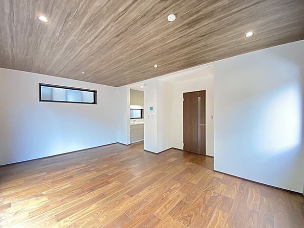 日当たりのいい2階リビングはプライベート性も高く、落ち着いて過ごせます