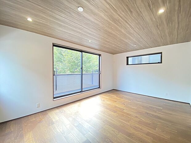 ご家族みんながゆったりくつろげる広々リビング。