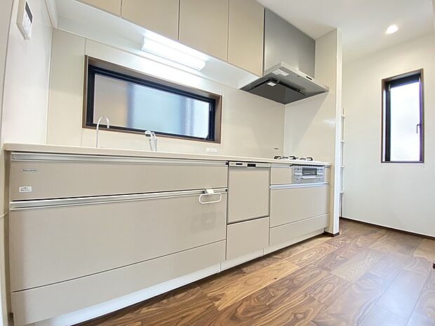 お子様と並んで料理をしても余裕のゆとりのキッチン