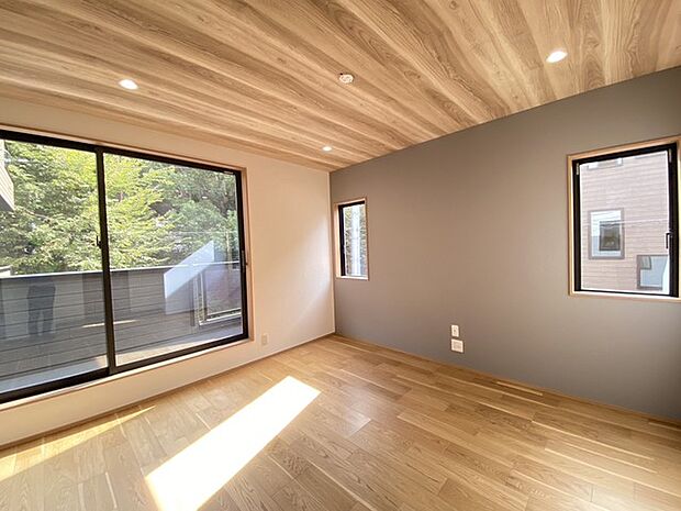 ご家族みんながゆったりくつろげる広々リビング。 