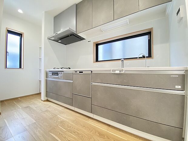 お子様と並んで料理をしても余裕のゆとりのキッチン