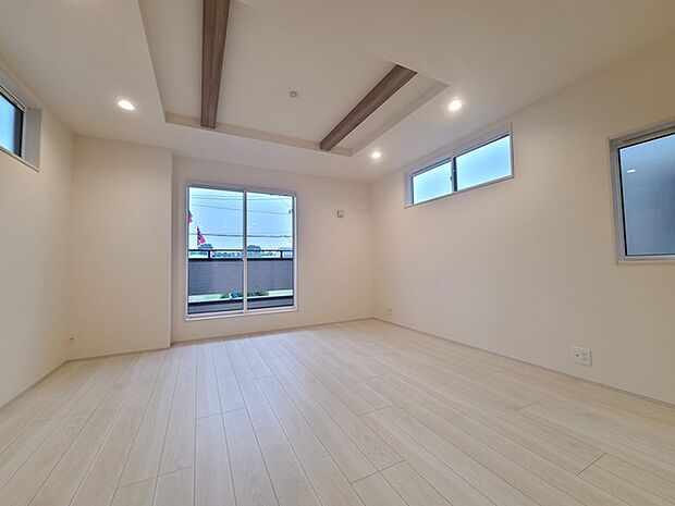 ご家族みんながゆったりくつろげる広々リビング。