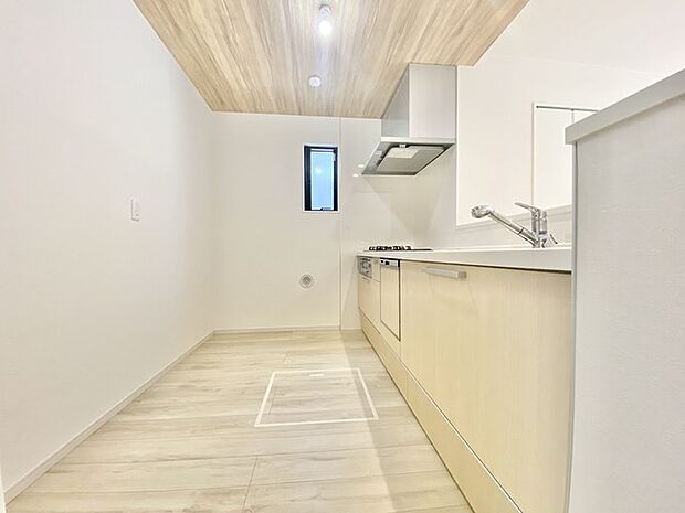 お子様と並んで料理をしても余裕のゆとりのキッチン 