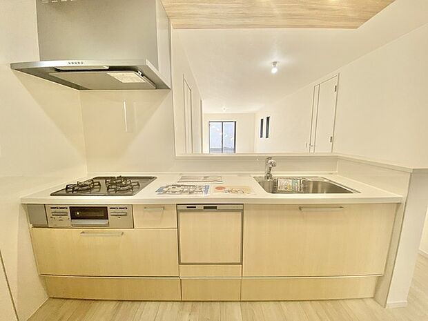 吊戸棚をなくした対面LDKはキッチンに立つ人の視界をワイドにしてくれます。