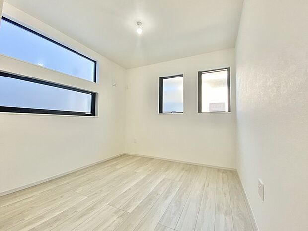 たっぷりの陽光と、心地よい風が舞い込みます。 