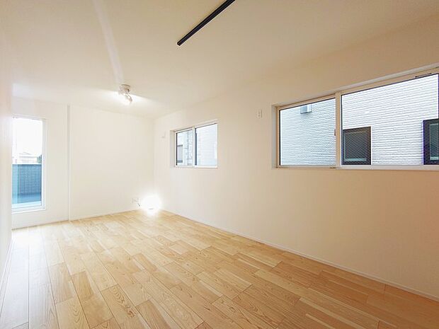 解放感あふれる2階リビングは、自然に光と風に恵まれます。 