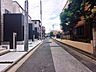 外観：前面道路含む現地写真 