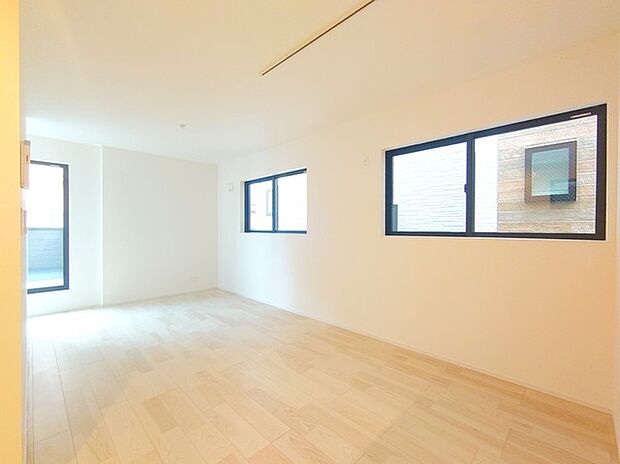 ご家族みんながゆったりくつろげる広々リビング。