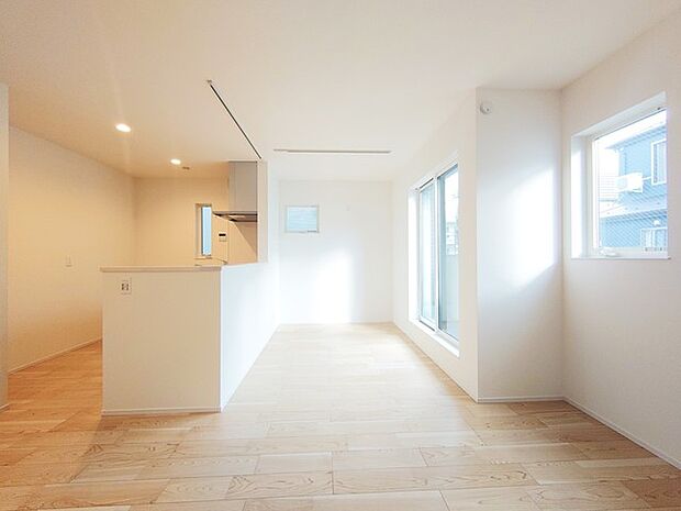 ご家族みんながゆったりくつろげる広々リビング。 