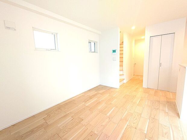 解放感あふれる2階リビングは、自然に光と風に恵まれます。 