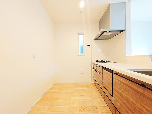 お子様と並んで料理をしても余裕のゆとりのキッチン 