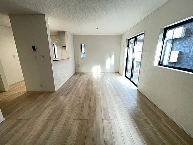 ご家族みんながゆったりくつろげる広々リビング。 