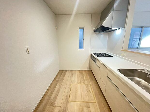 お子様と並んで料理をしても余裕のゆとりのキッチン 