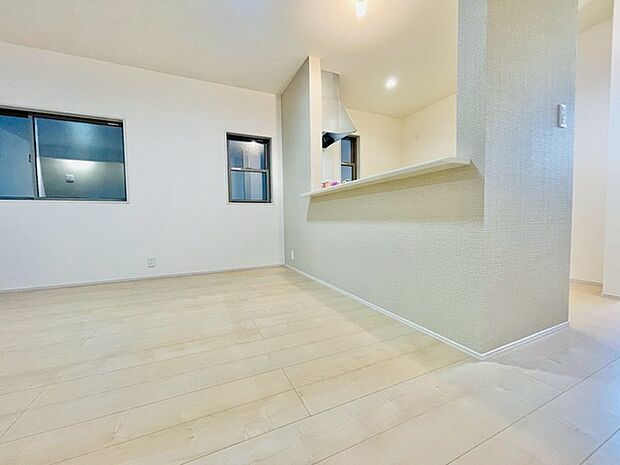 心地よい広がりを感じさせる、明るく開放的な空間。