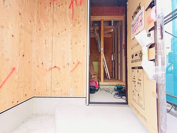 一生懸命建築中です。近くに同仕様の施工例ご内覧可能です。