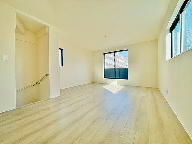 木漏れ日のような温かさ、心安らぐ光に満ちた空間。