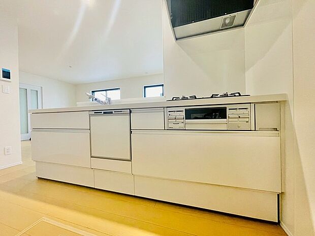 白を基調とした洗練された空間で、心地よい暮らしが始まります。