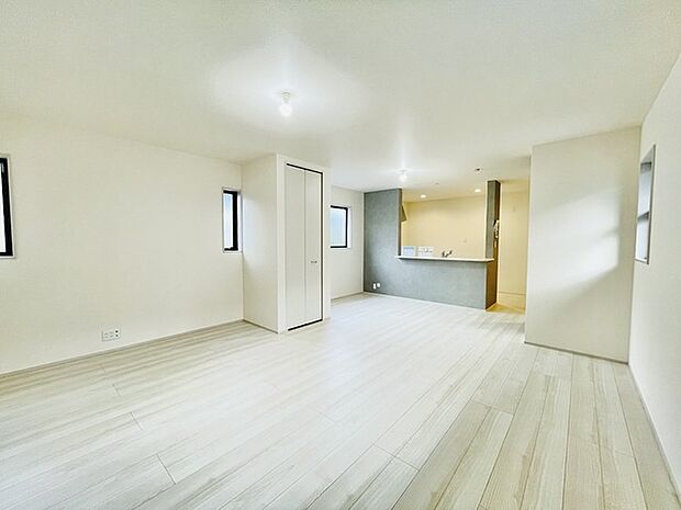 ご家族みんながゆったりくつろげる広々リビング。 