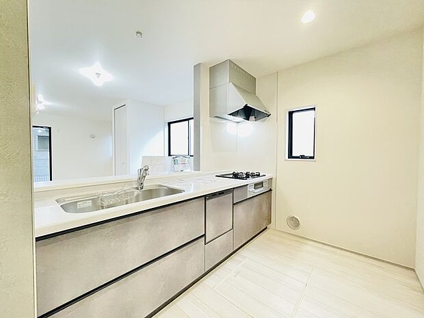 料理をしながらでもご家族との会話を楽しめる対面キッチン。 